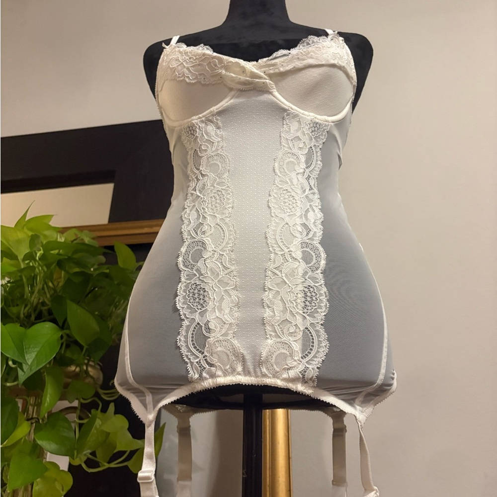 VICTORIA'S SECRET basque corset bustier 34C